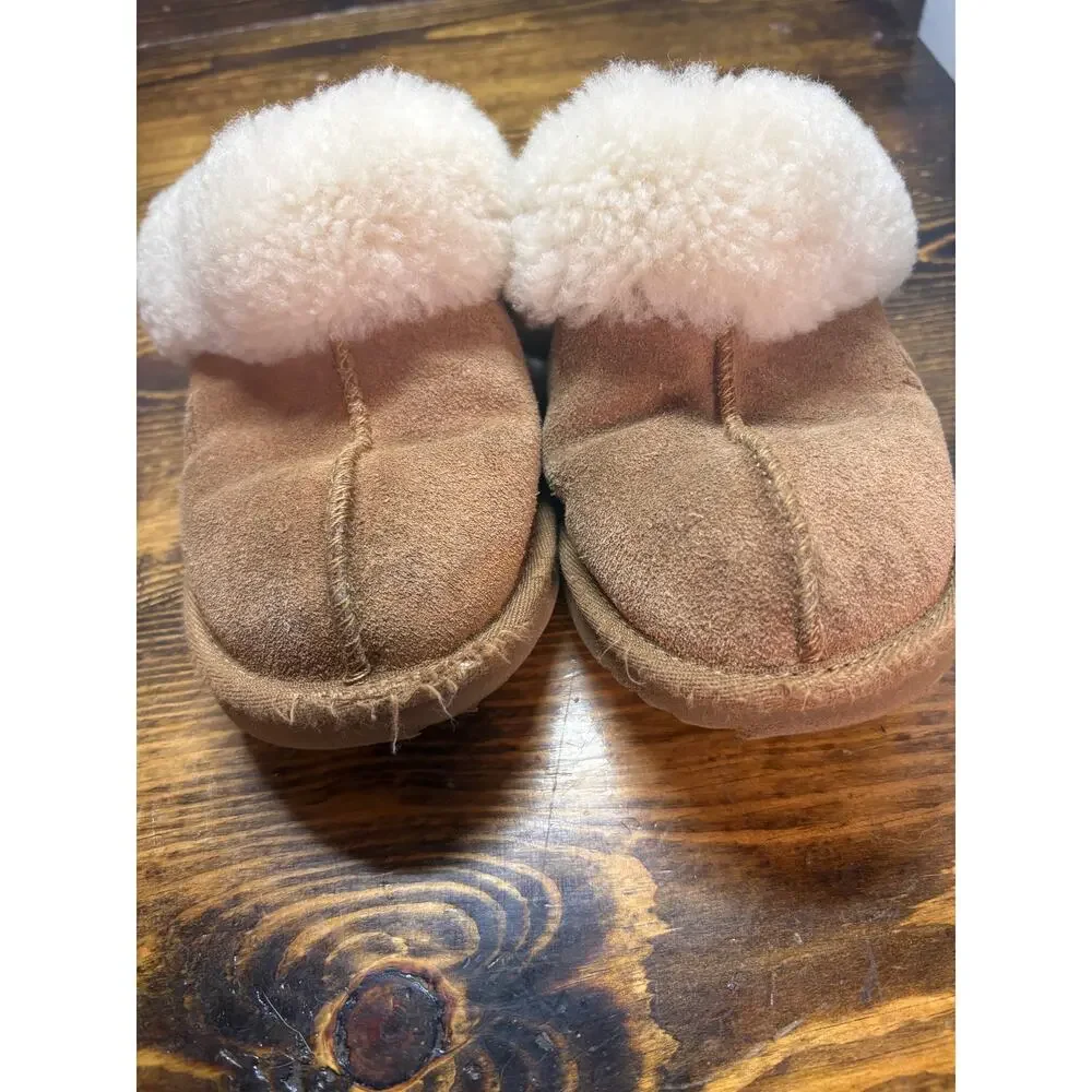 Ugg Brown Slippers Size 4‎